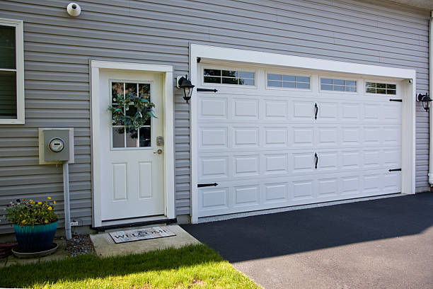 24/7 Emergency Garage Door Panel Replacement experts in Crete, IL